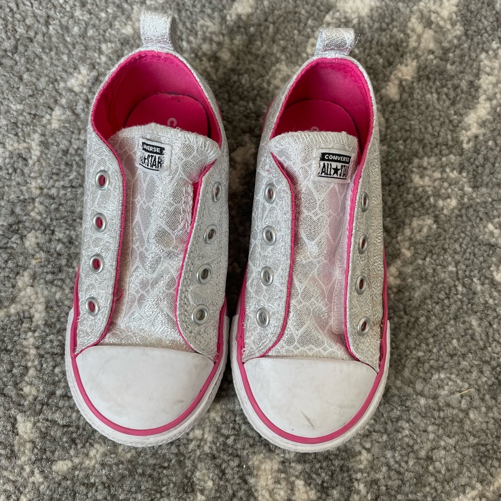 Converse silver & white